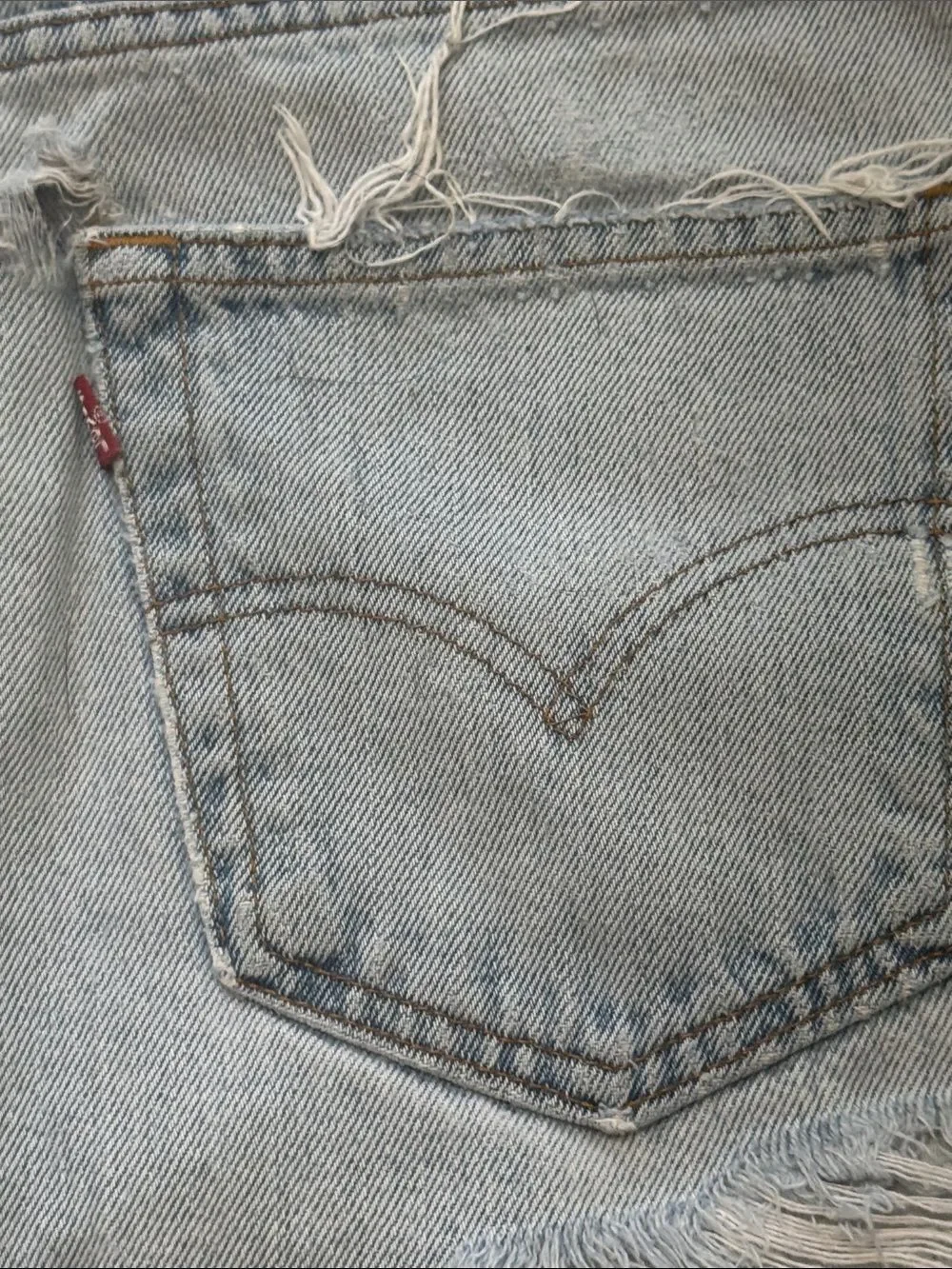 Unisex Levi’s Festival distressed frayed sexy Denim shorts Size 34 ~ Red Tab~